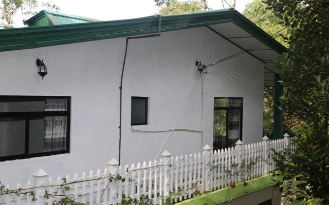 Senevi 9 Arch Homestay