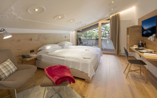 Swiss Alpine Hotel Allalin