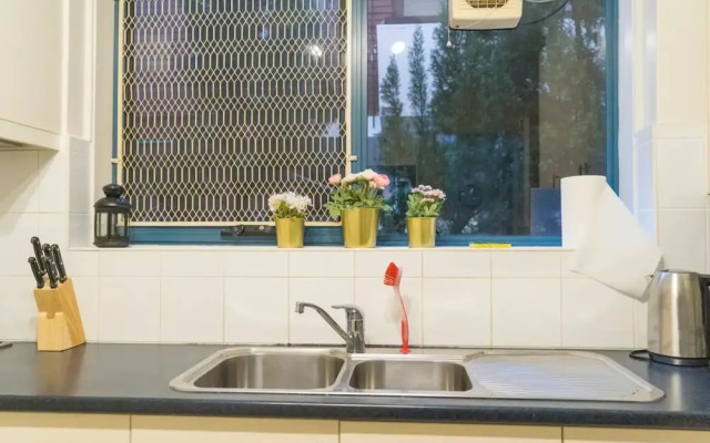 Comfortable New 2 Bedroom Apartment by St Kilda Pier