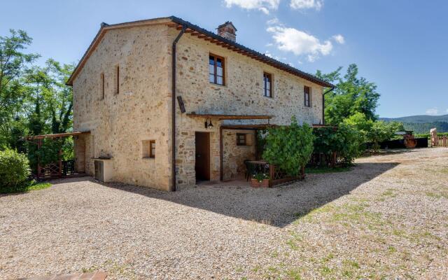 Apartment in Tuscany With Pool and Scenic Views