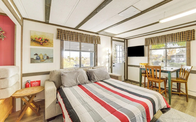 6 Mi to Old Town, Panoramic Views: Cottonwood Gem!