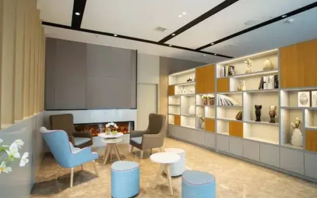Homeinn (Xuzhou Feng County Zhongyang Avenue Wuyue Plaza Store)