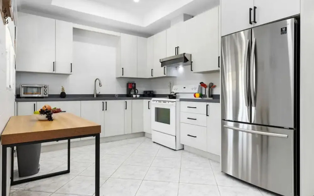 Cozy 3BR Town Home in Gated Community Palm Beach