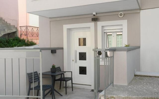 Modern Studio Ideal for Couples or Digital Nomads, Old Town Mytilene
