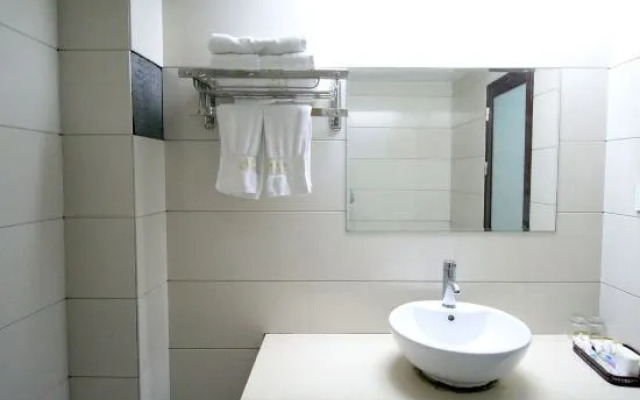 Chuangejia Marriott Hotel (Leping Railway Station West Gate Plaza Branch)