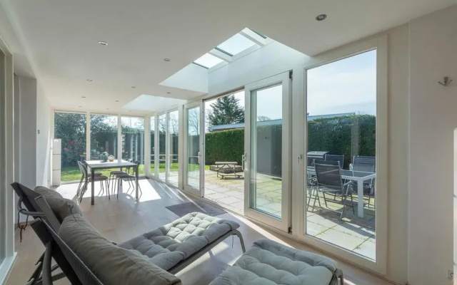 Bungalow With Sauna and Pool in Quiet Location