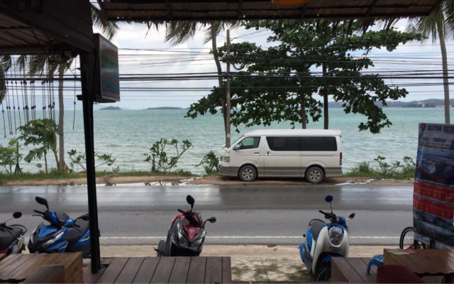 Zone6 Coworking Beach Apartment