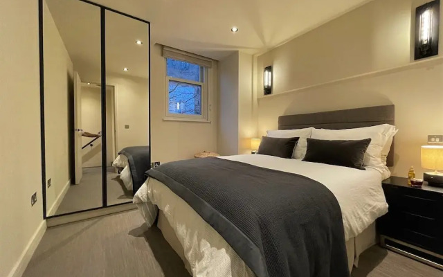 JOIVY Chic Mews house in S Kensington