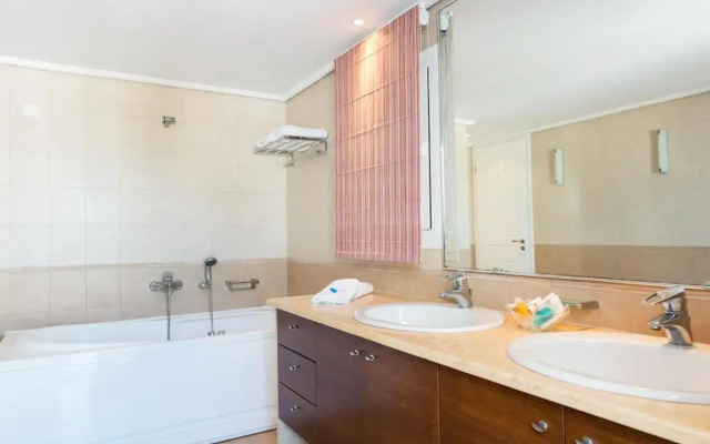 Poseidon Hotel & Suites