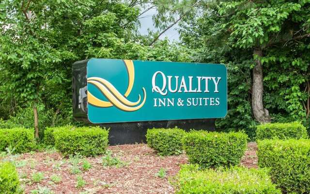 Quality Inn & Suites Kansas City I-435N Near Sports Complex