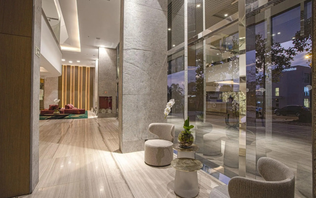 Suryaa Hotel Pinhais, Curio Collection by Hilton