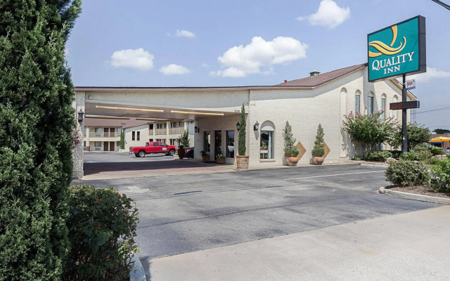 Quality Inn Near Lake Marble Falls