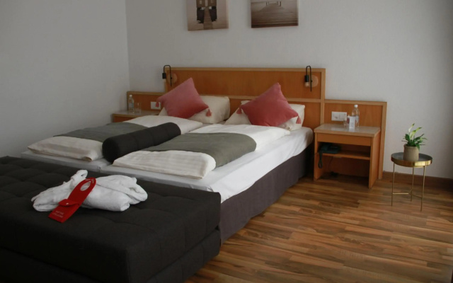 Enjoy 1313AG Hotel Touring