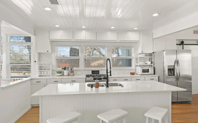 Waterfront Incredible Views Fire pit Renovated