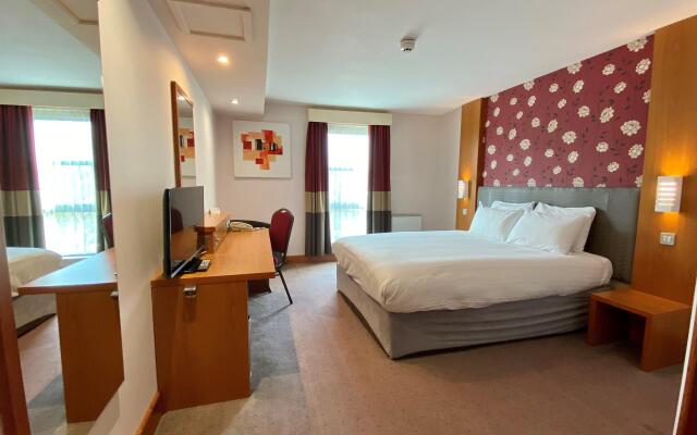 Holiday Inn Manchester-Central Park by IHG