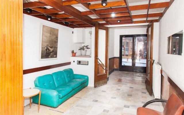 Full renovated adorable apt in Athens