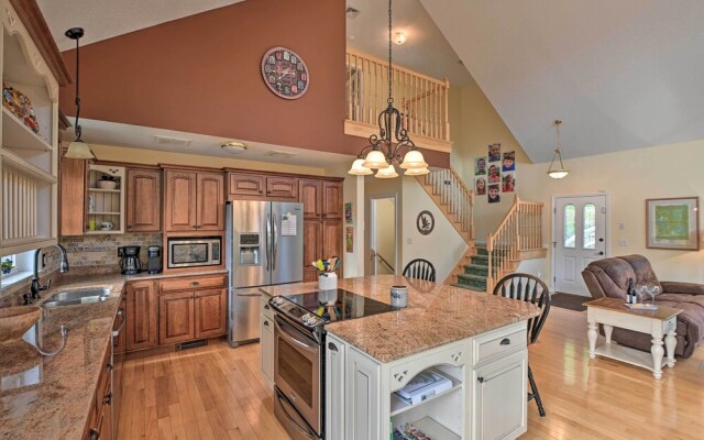 Inviting Lakefront Home: Seasonal Boat Dock!