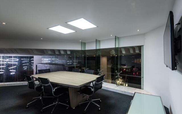 Naki Suites at Silvertown