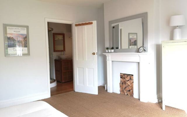 Spacious and Homely 3 Bedroom Clifton Flat