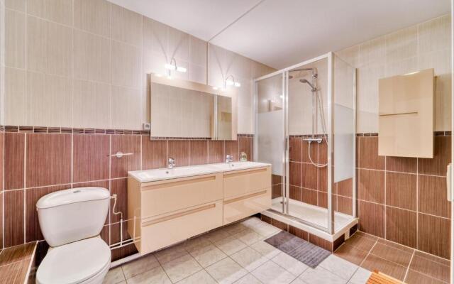 Chic and spacious apart with parking