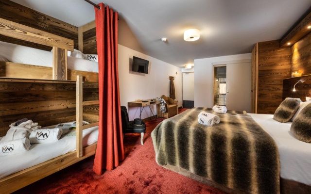 Hotel Ski Lodge