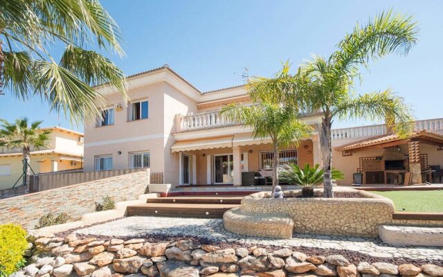 Villa Masia Blanca