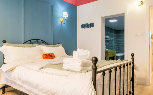 Henry's Apartment- Taikang Road