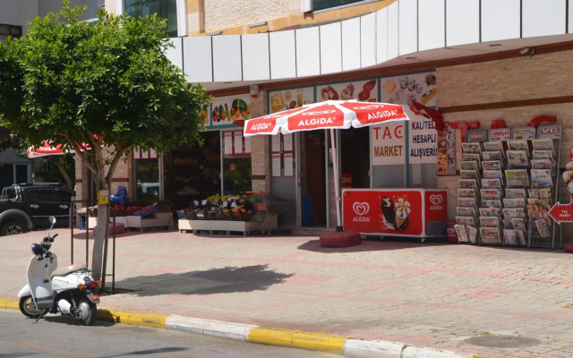 Twin Apart Hotel