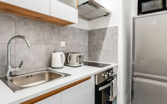 Sanders Home Suites - Charming Windowless Studio