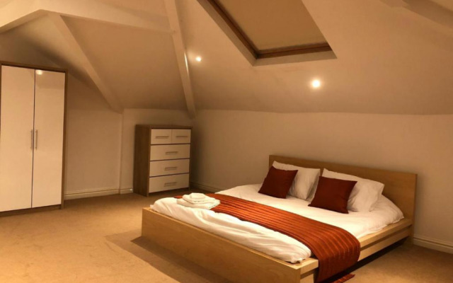 Beach House - Penthouse 3 Bed Apartment