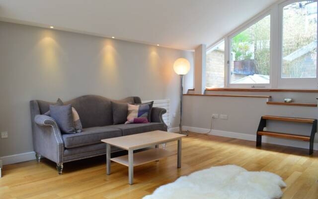 2 Bedroom Maisonette House Close To Hyde Park