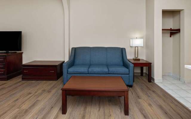 OYO Townhouse Houston Brookhollow