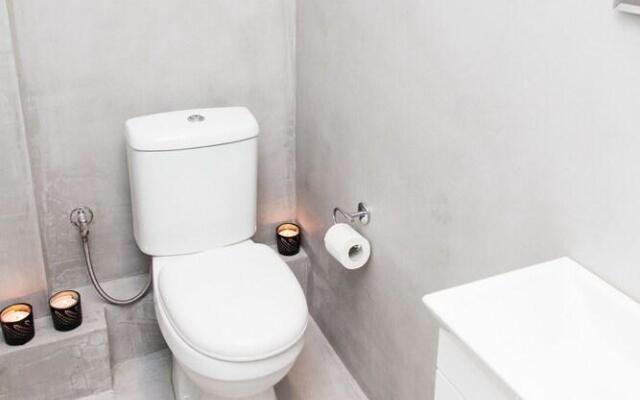Modern, Glamorous Apt in Athens DT (2beds/2baths)
