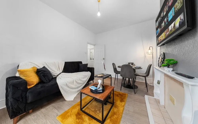 Elegant 1 Bdr Flat in Goodmayes w Free Parking