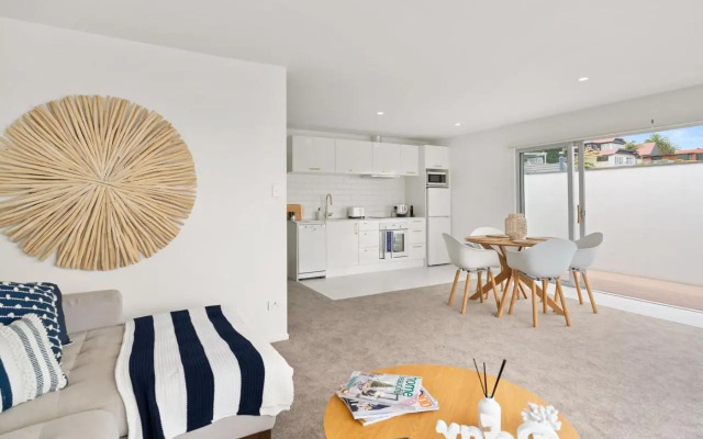 Entire Waterfront House - Boat Shed - 3 Kitchens