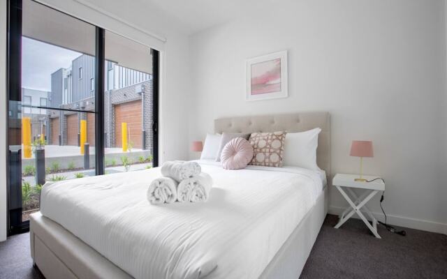 Designer Warm Home@mooneeponds+parking/wifi