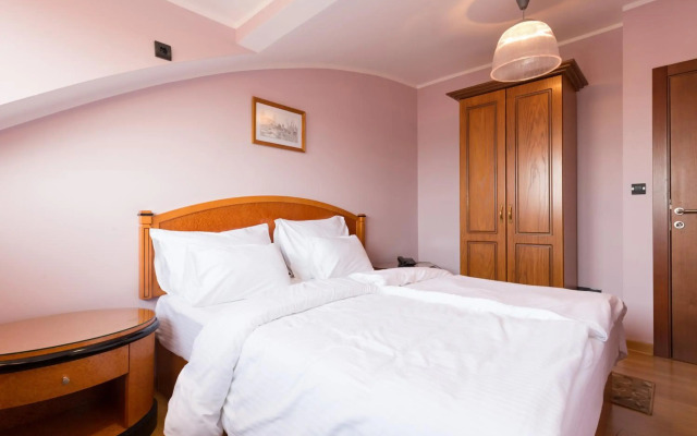 Sterling Hotel