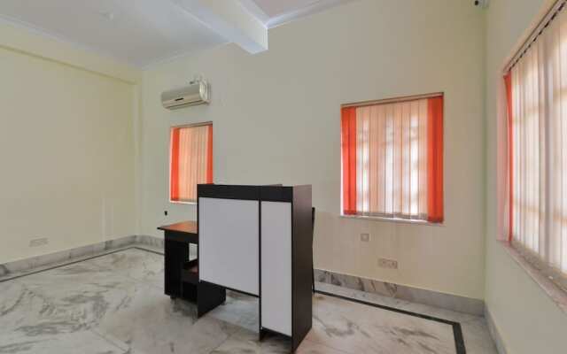 OYO 12210 Comfort N Cozy