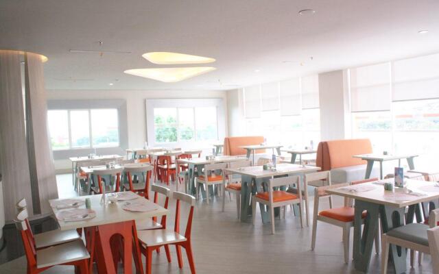 HARRIS Hotel & Conventions Ciumbuleuit Bandung