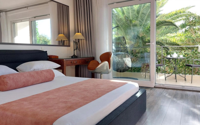 Refresh Boutique Apartments