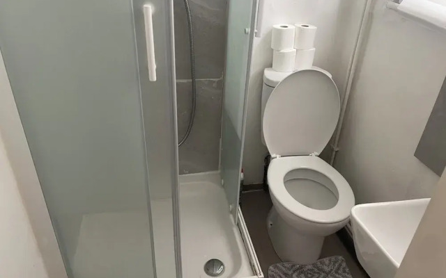 Lovely 1 Bedroom Flat 5 Minutes Walk From Station