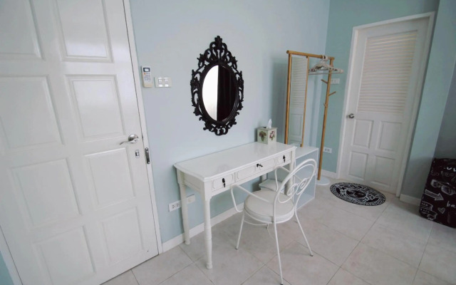 Little home poolvilla