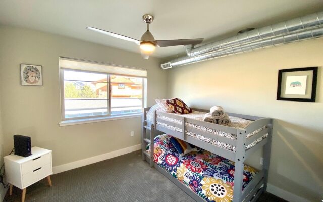 Classy Townhome near Old Town, Breweries, & River!