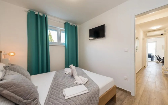 Pool Apartments Banta B