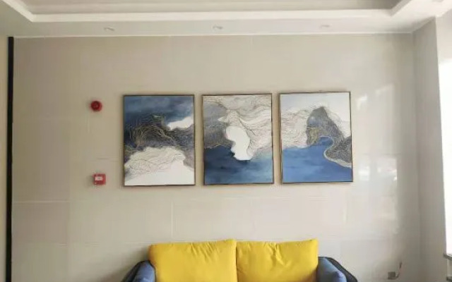 Zijun Travel Theme Hotel