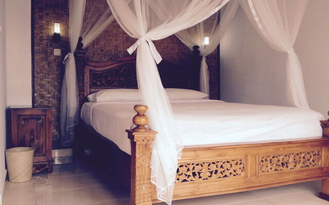 KARANG SARI Guesthouse & Restaurant