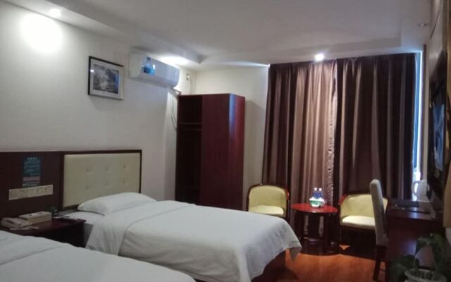GreenTree Inn Xianning Railway Station Hotel