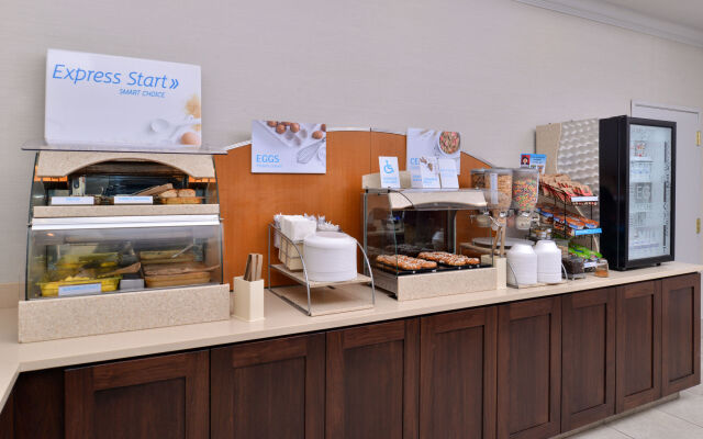 Holiday Inn Express St. Louis West - O'Fallon by IHG