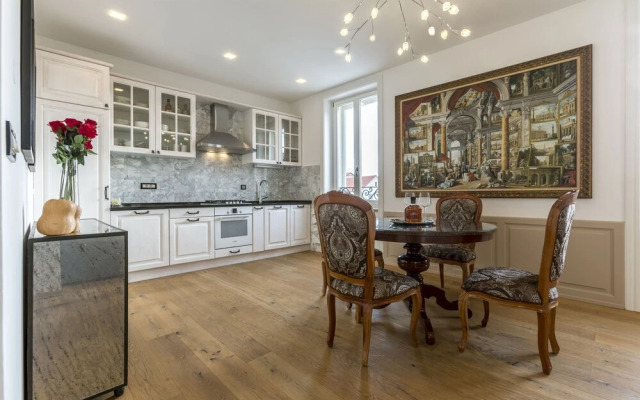 Queen Apartment