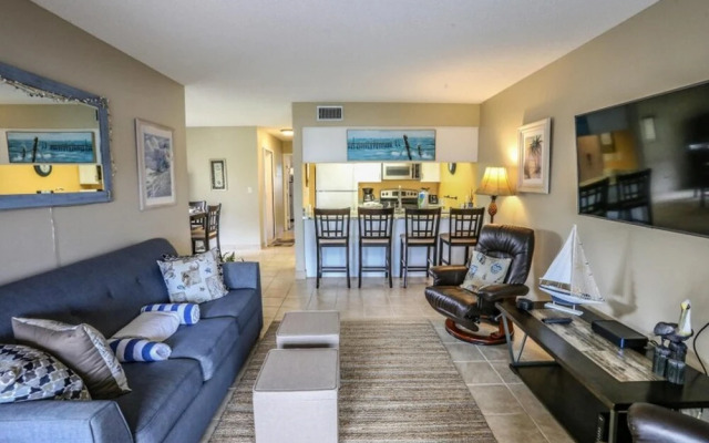 Estero Yacht & Racquet 310